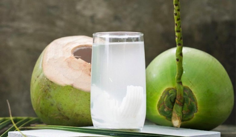 Nước dừa chứa nhiều dưỡng chất có lợi cho cơ thể. (Ảnh minh họa)